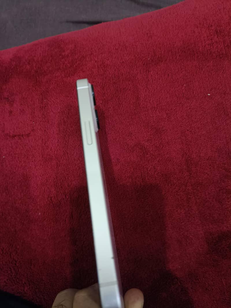 Apple iPhone 13 5