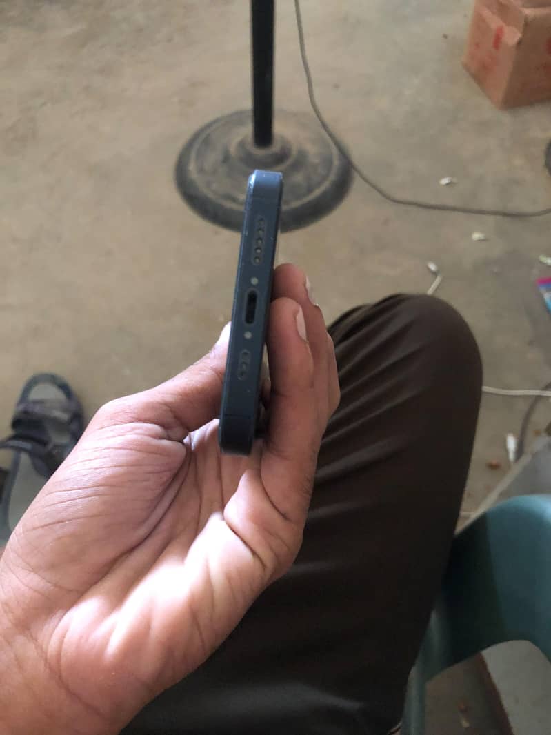 Apple iPhone 13 4