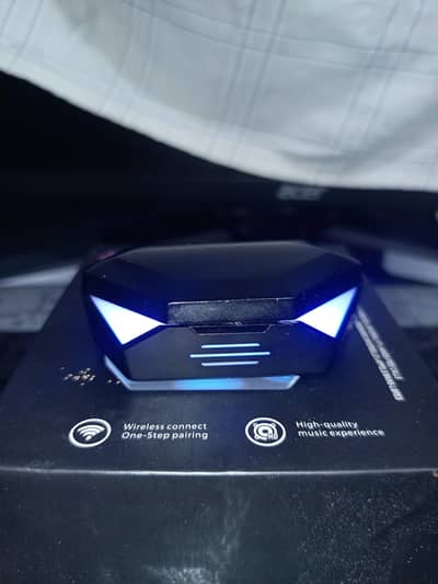 amgras a 8 pro gaming earbuds Perfect for gaming 3 to 4 hours backup