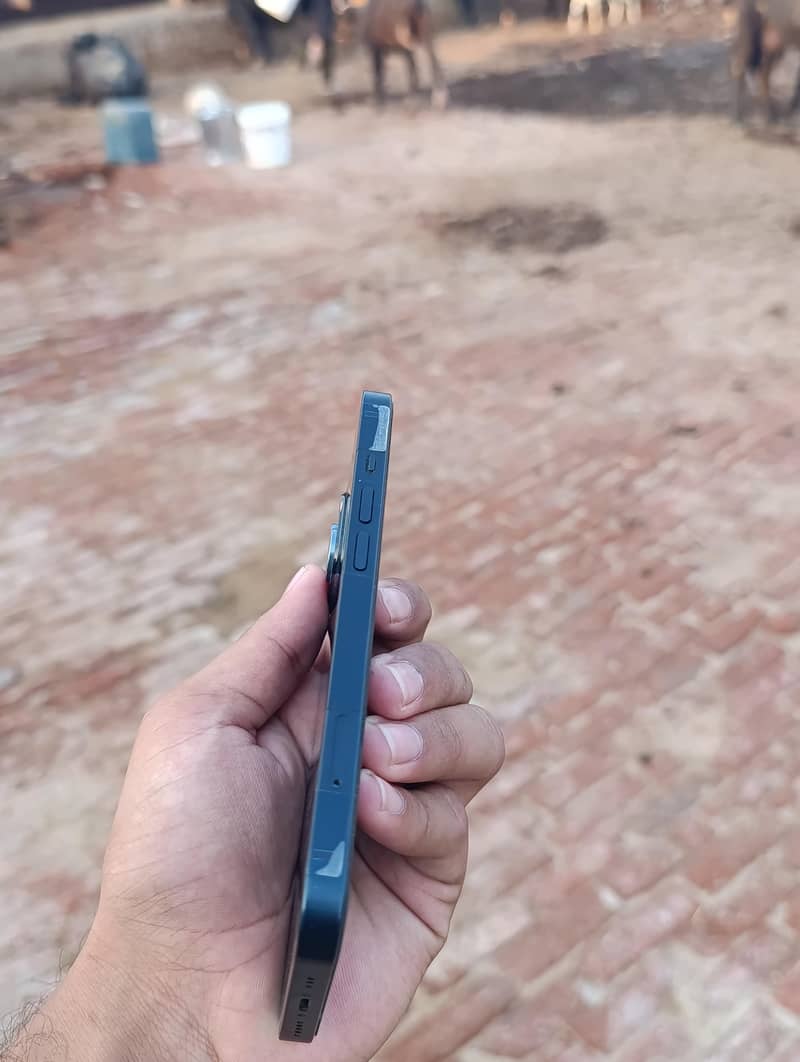Apple iPhone 13 4