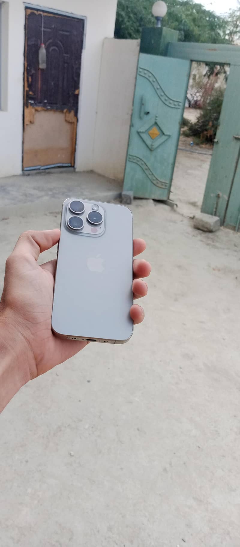 Apple iPhone 15 Pro 2