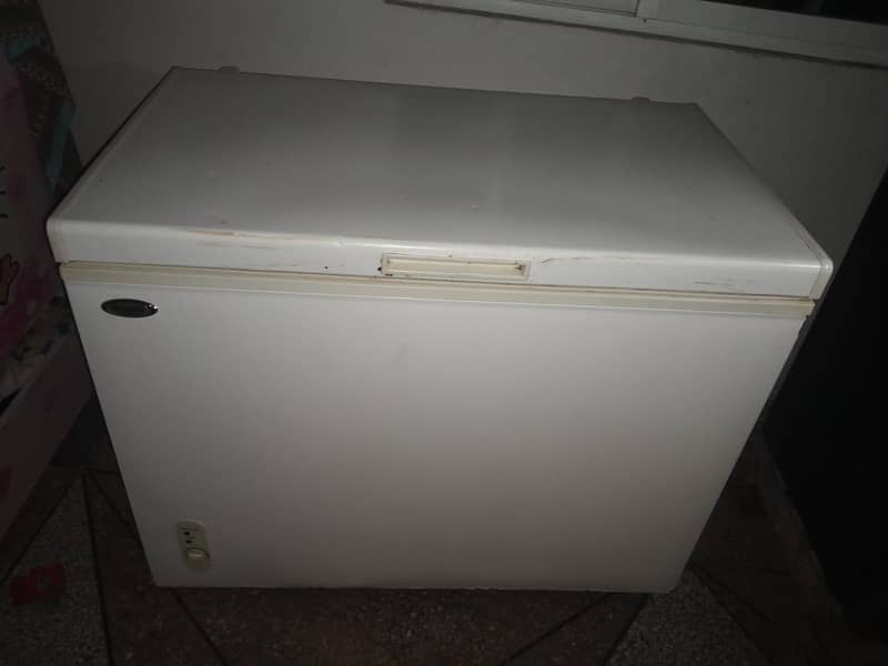 Waves deep freezer 0