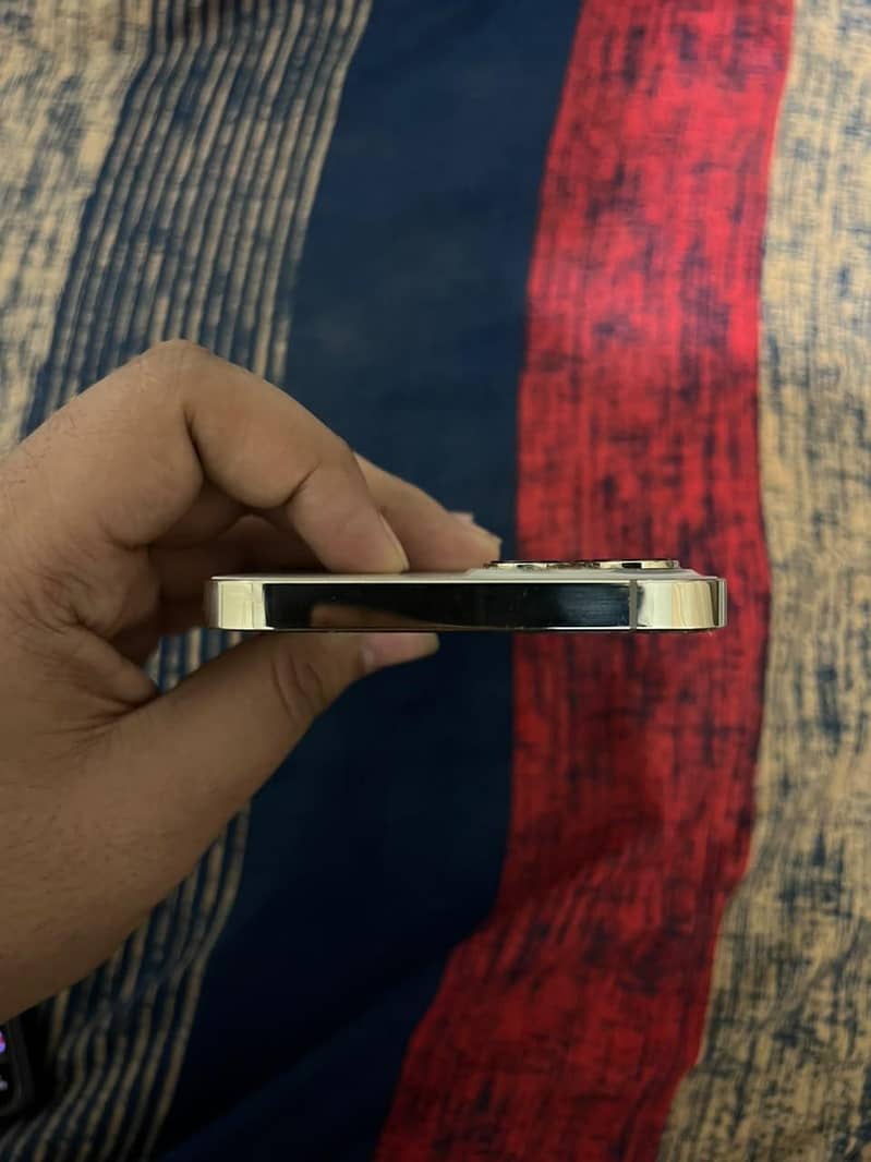 Apple iPhone 12 Pro Max 4
