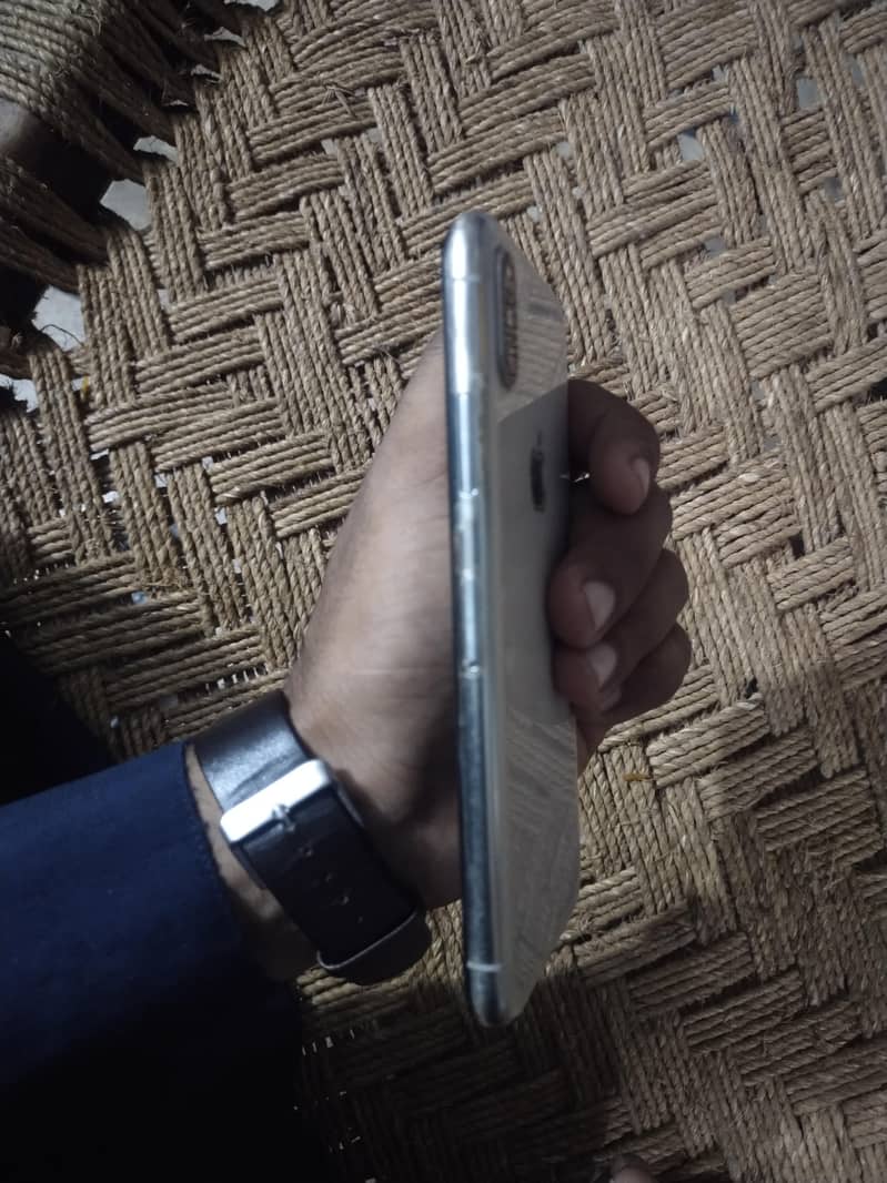 Apple iPhone X 03133368588 1