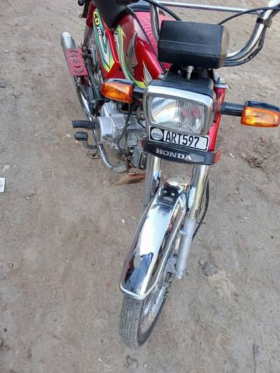 Honda CD 70 he all okay genion engine he koi masla nhi he condition mn