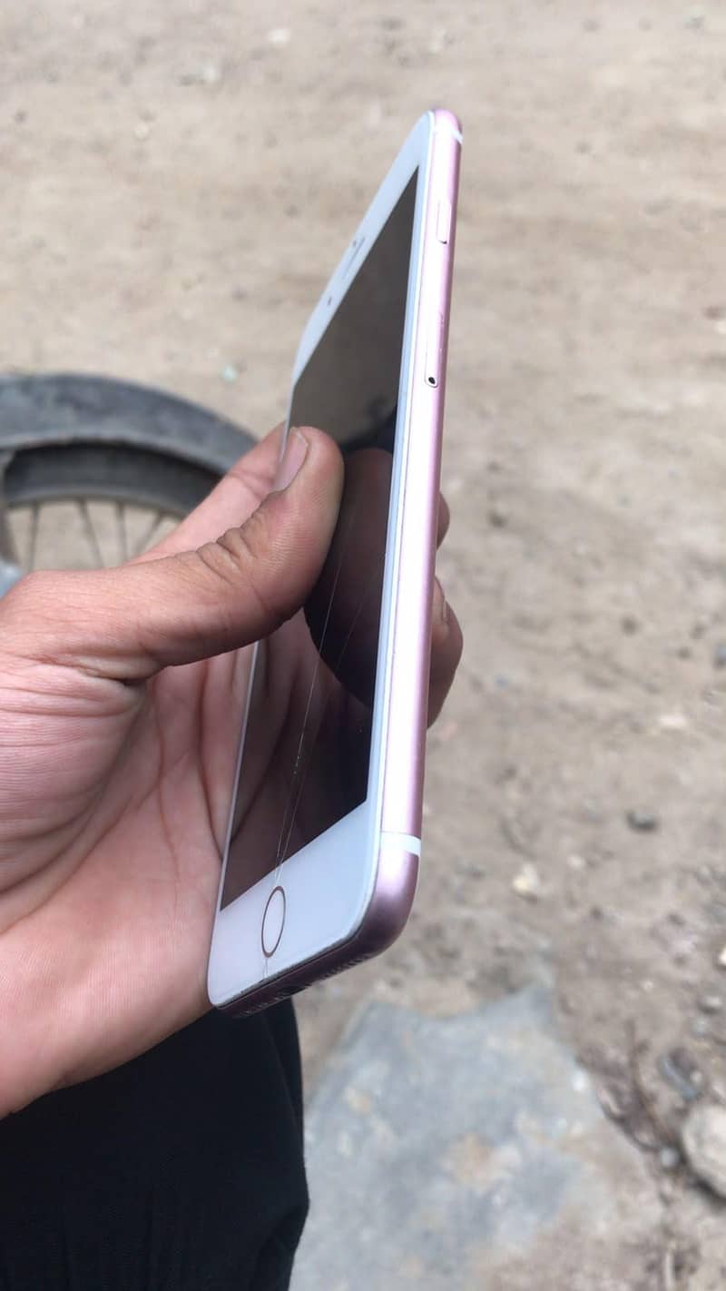 Apple iPhone 7 Plus 0