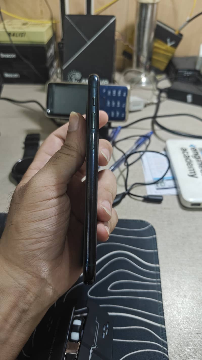 Apple iPhone 11 Pro 2
