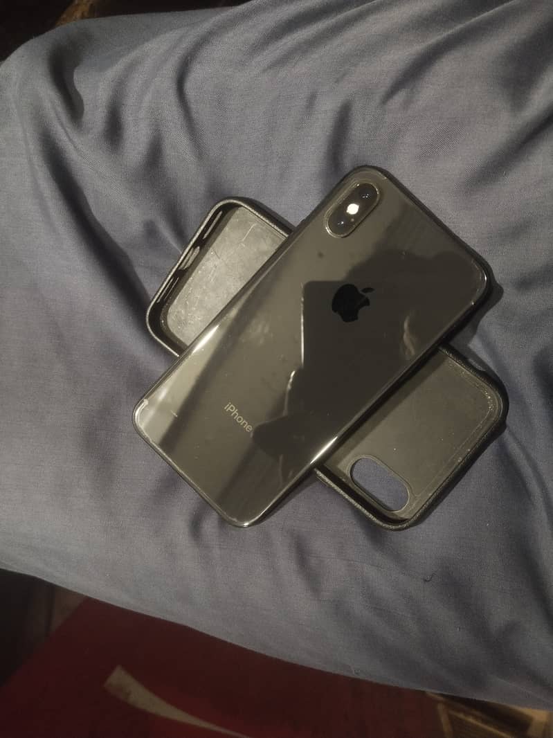 iPhone XS (64) 0