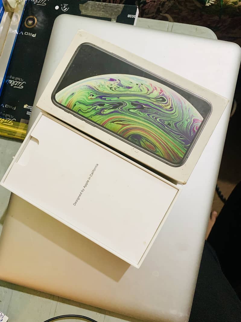 iPhone XS (64) 1