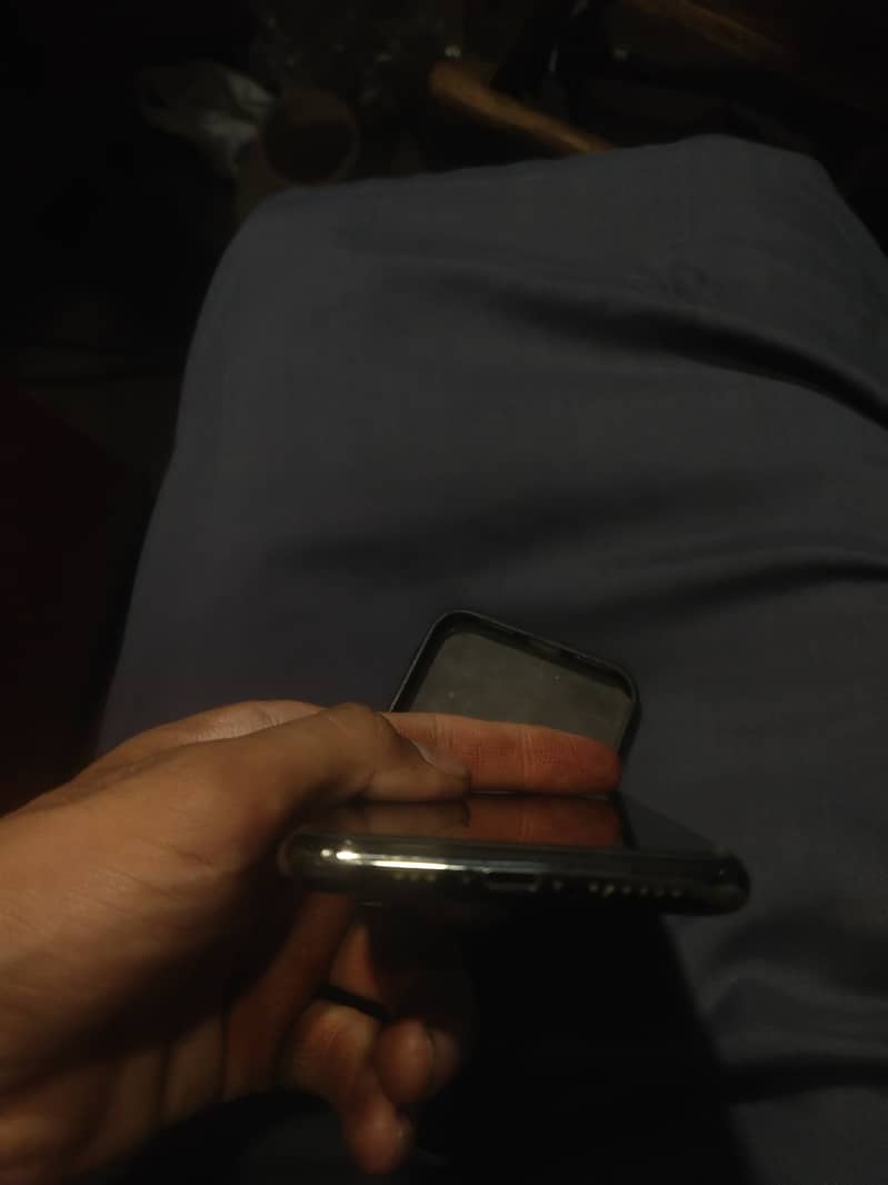 iPhone XS (64) 3