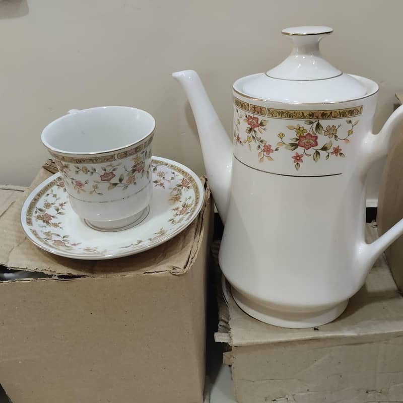 Luxury Dinner Set (47pcs) 3