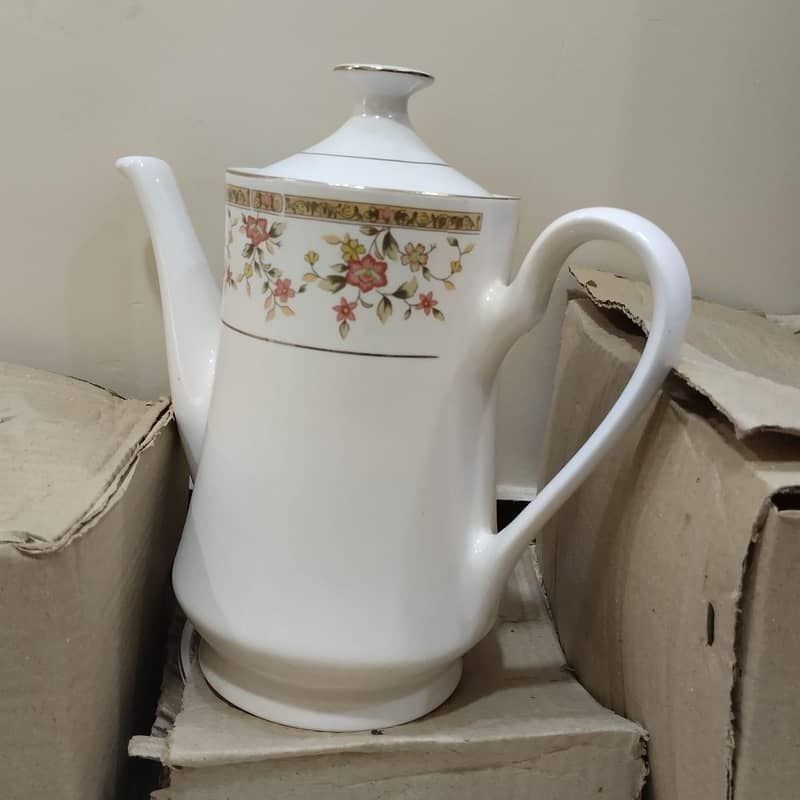 Luxury Dinner Set (47pcs) 4