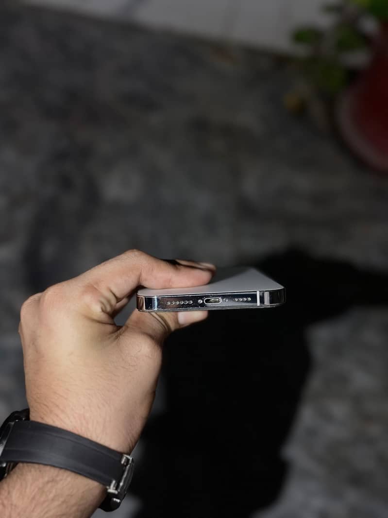 Apple iPhone 13 Pro Max 4