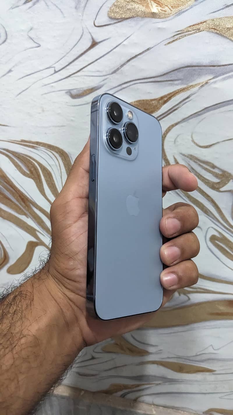 Apple iPhone 13 Pro 2