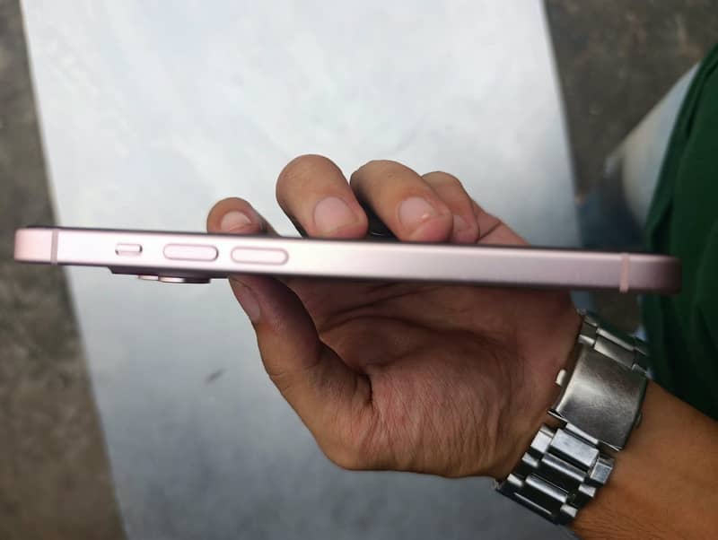 Apple iPhone 15 2