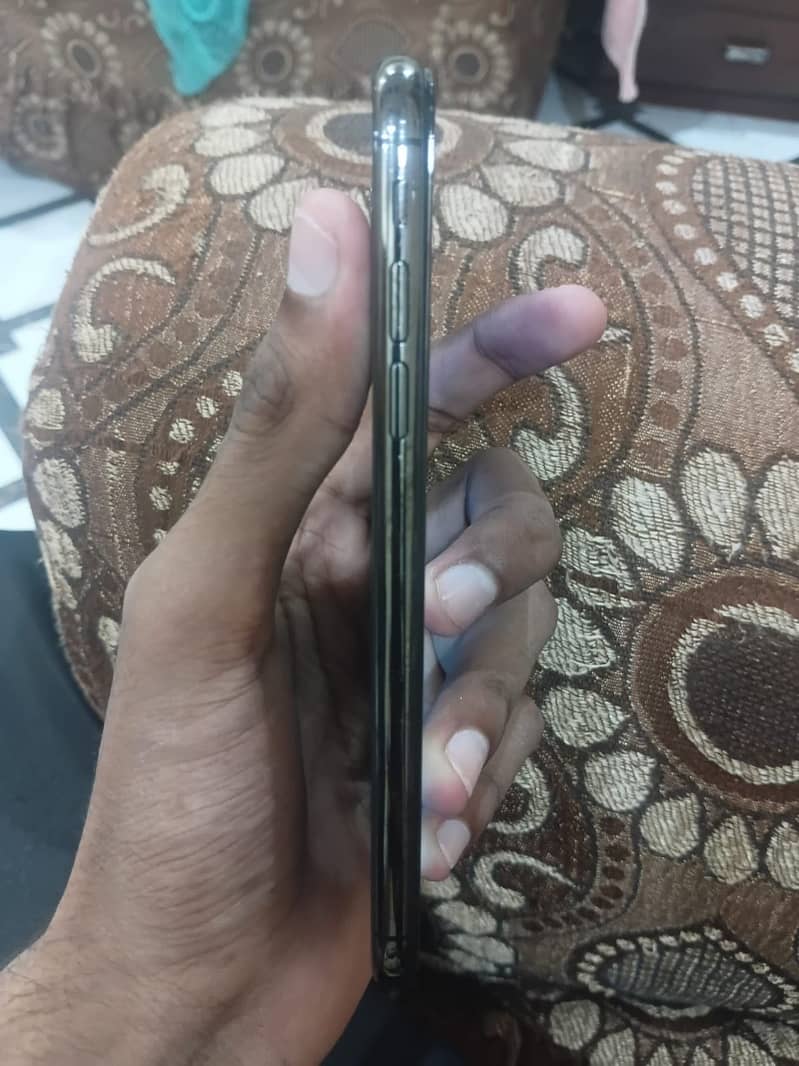 iPhone X 4