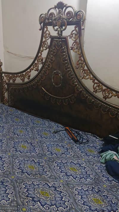 King Size Iron Bed With Mattress in 15 Hazar.