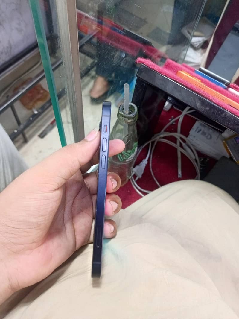 Apple iPhone 12 3