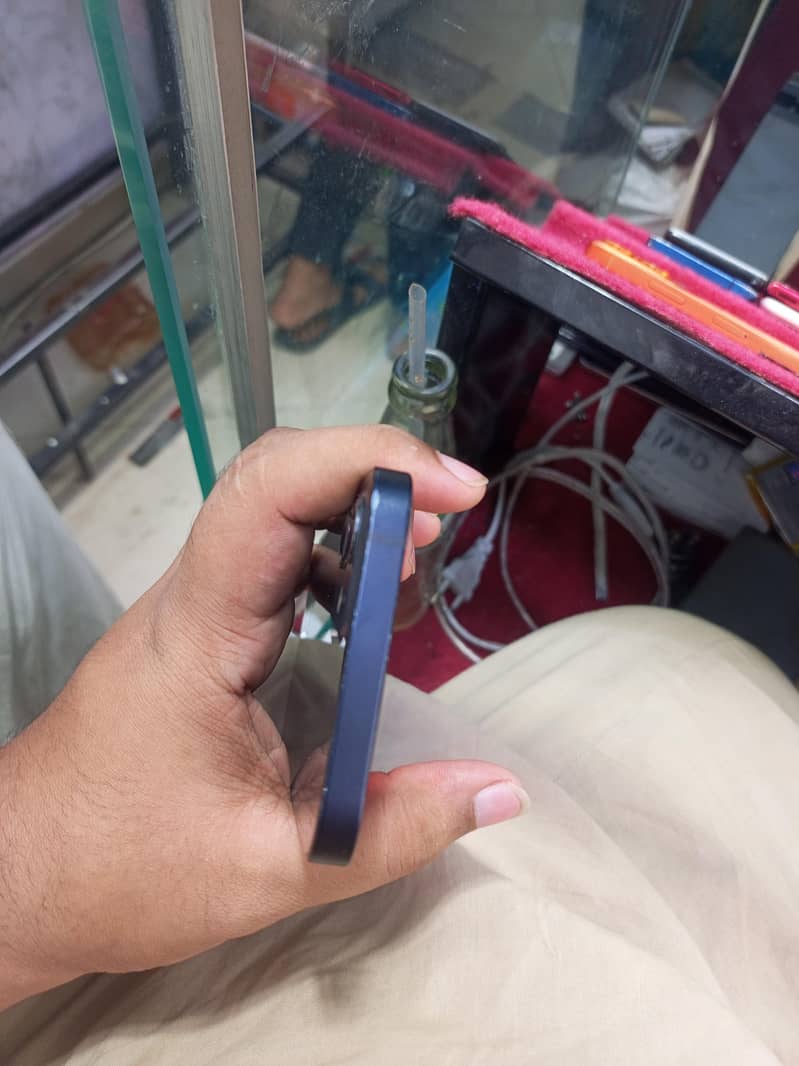 Apple iPhone 12 4