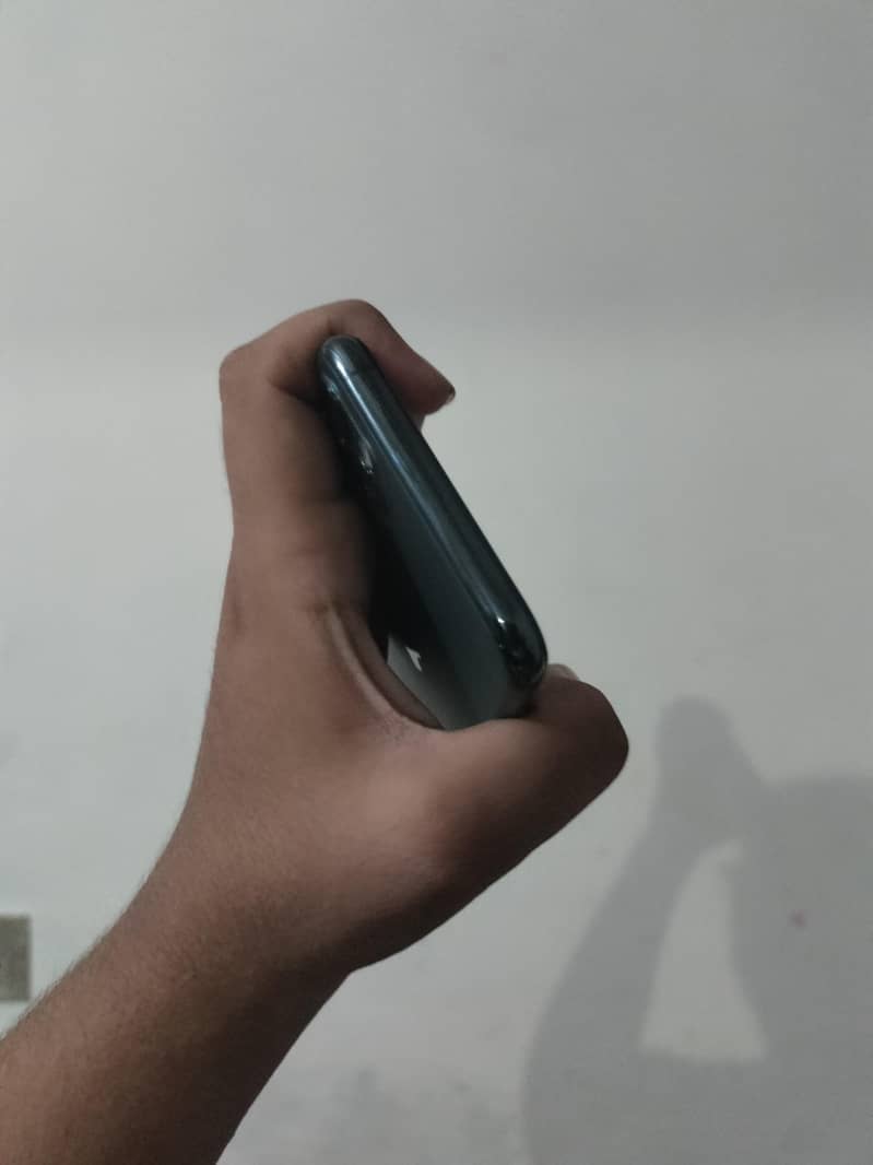 Apple iPhone 11 Pro Max 4