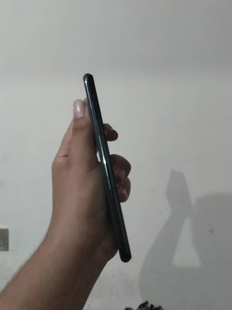 Apple iPhone 11 Pro Max 6