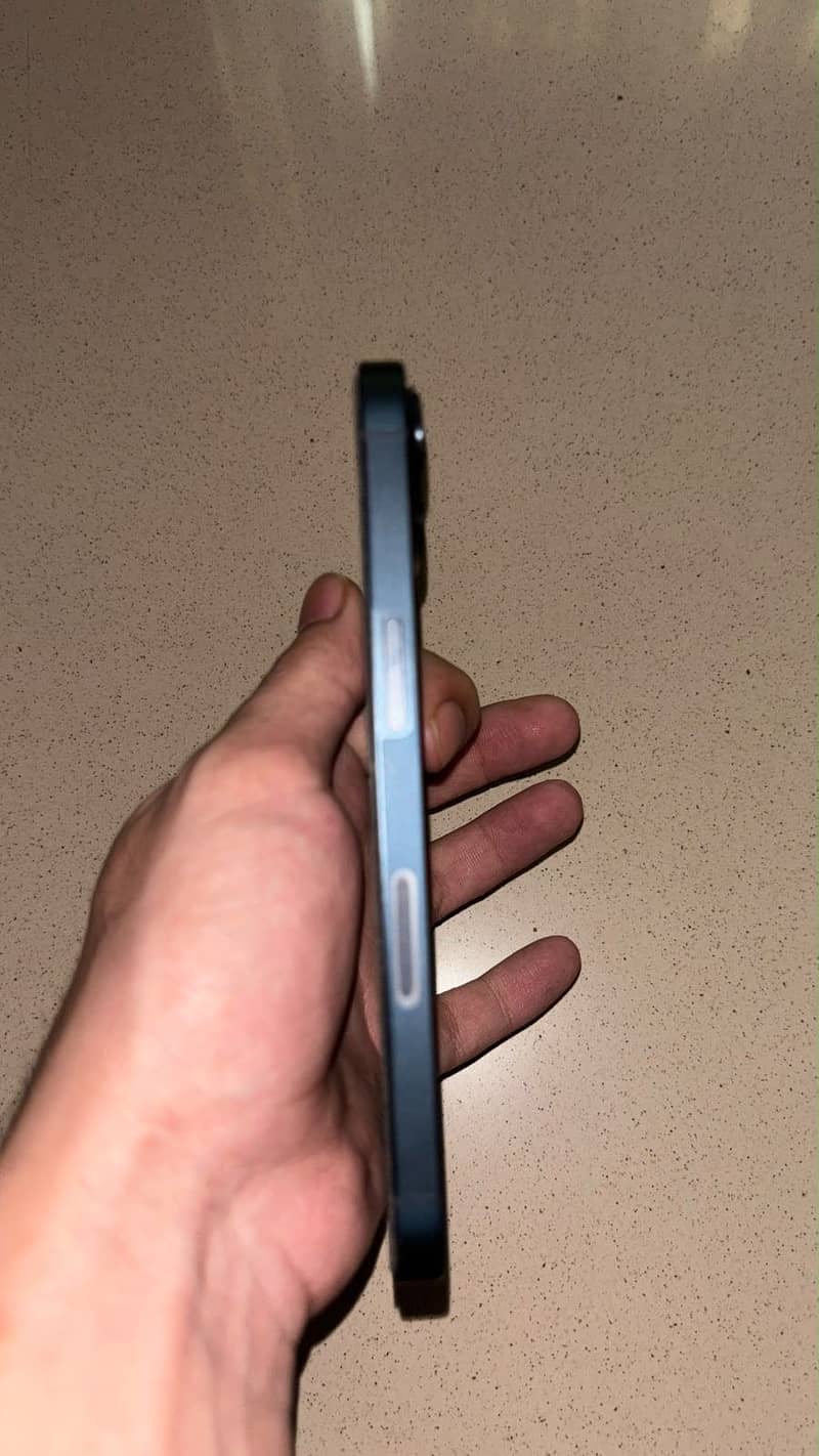 Apple iPhone 13 3