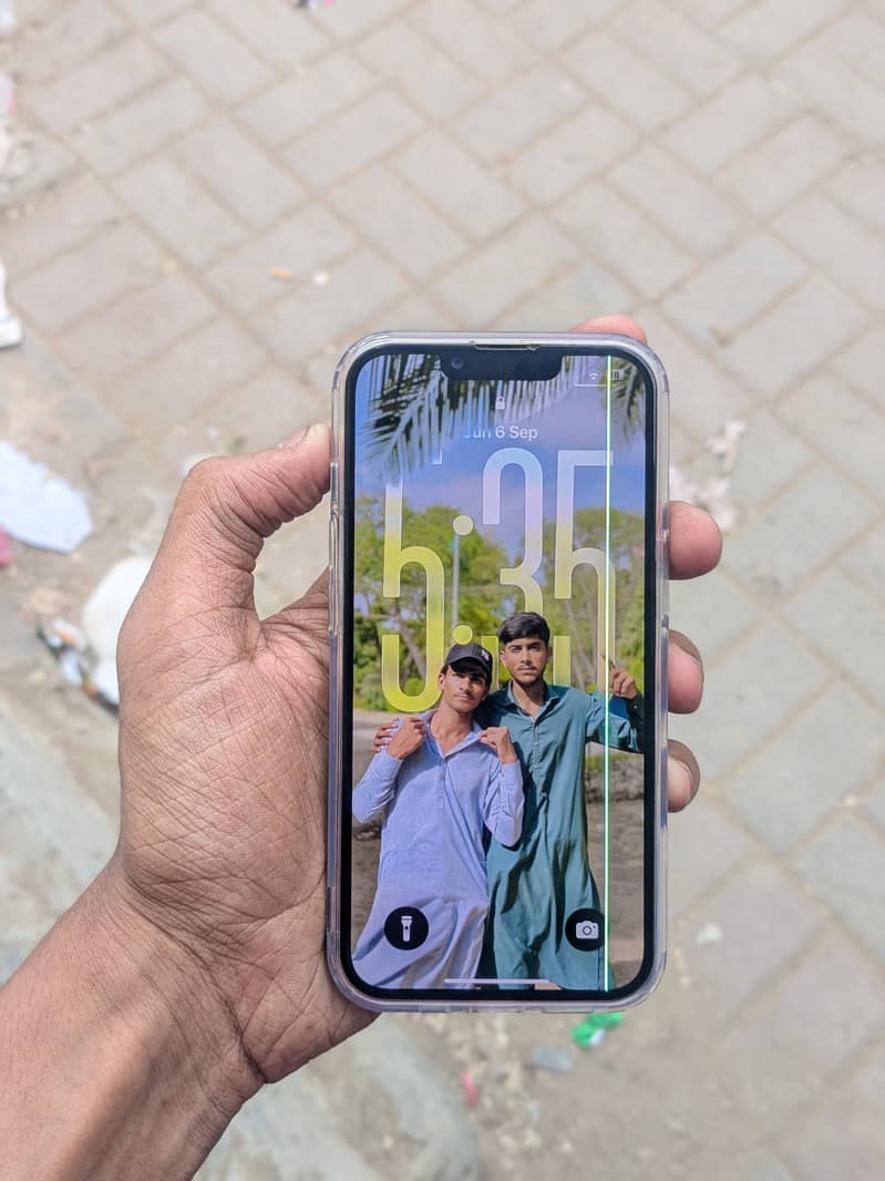 Apple iPhone 13 4