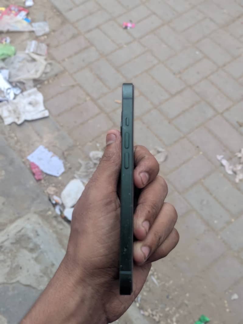 Apple iPhone 13 7