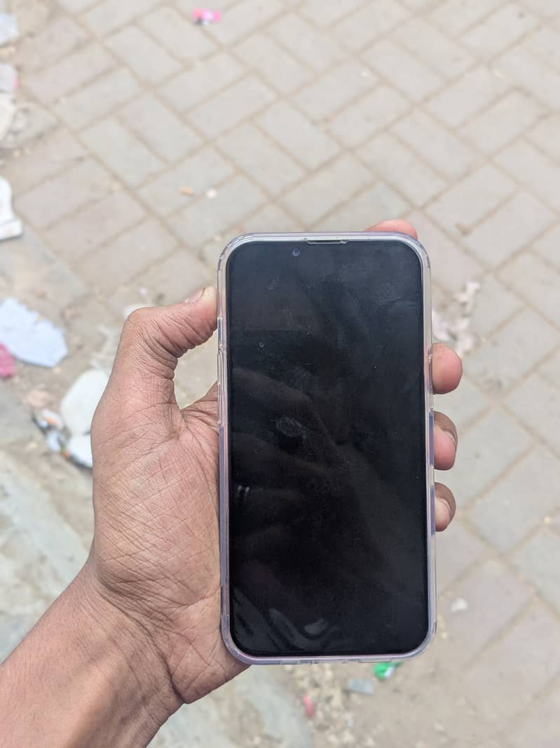 Apple iPhone 13 8