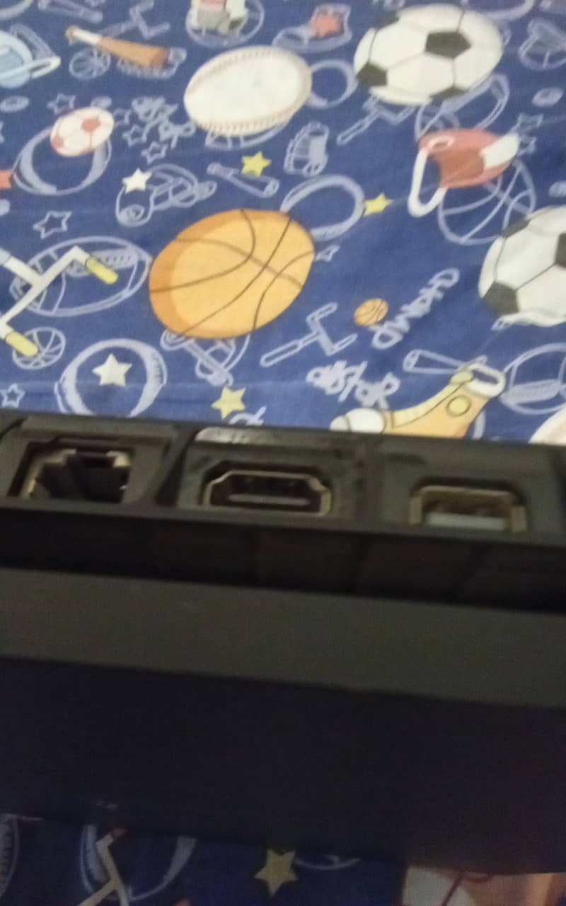 PS4 slim 5