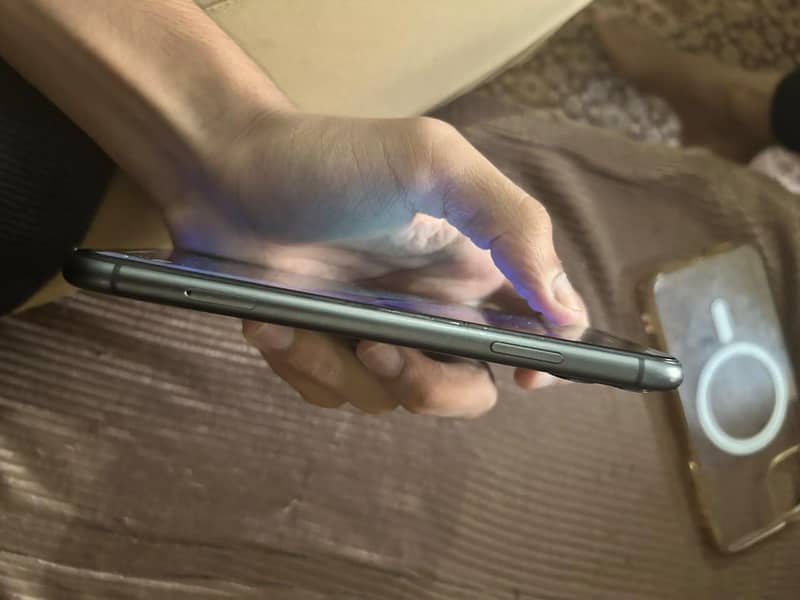 Apple iPhone 11 5