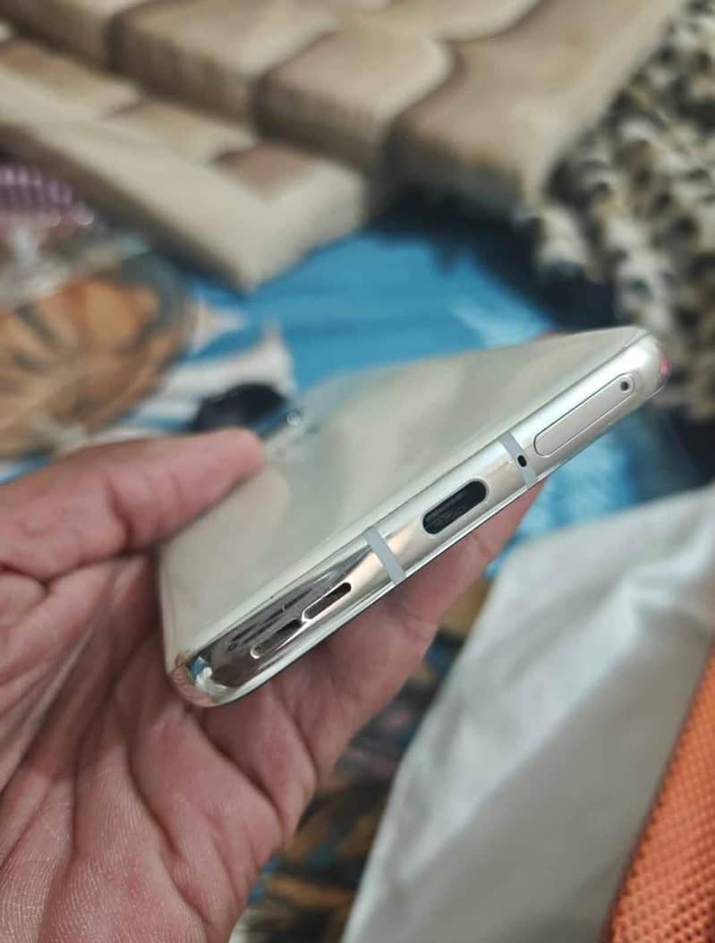 One Plus 10 Pro 4