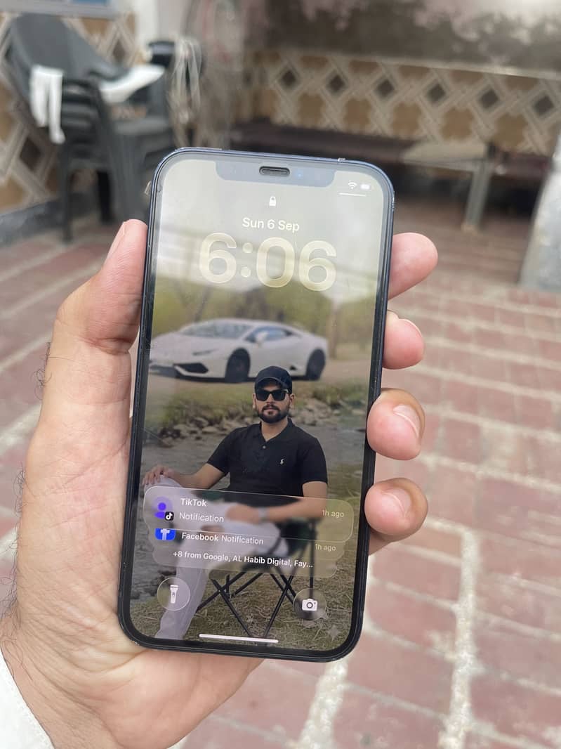 Apple iPhone 12 1