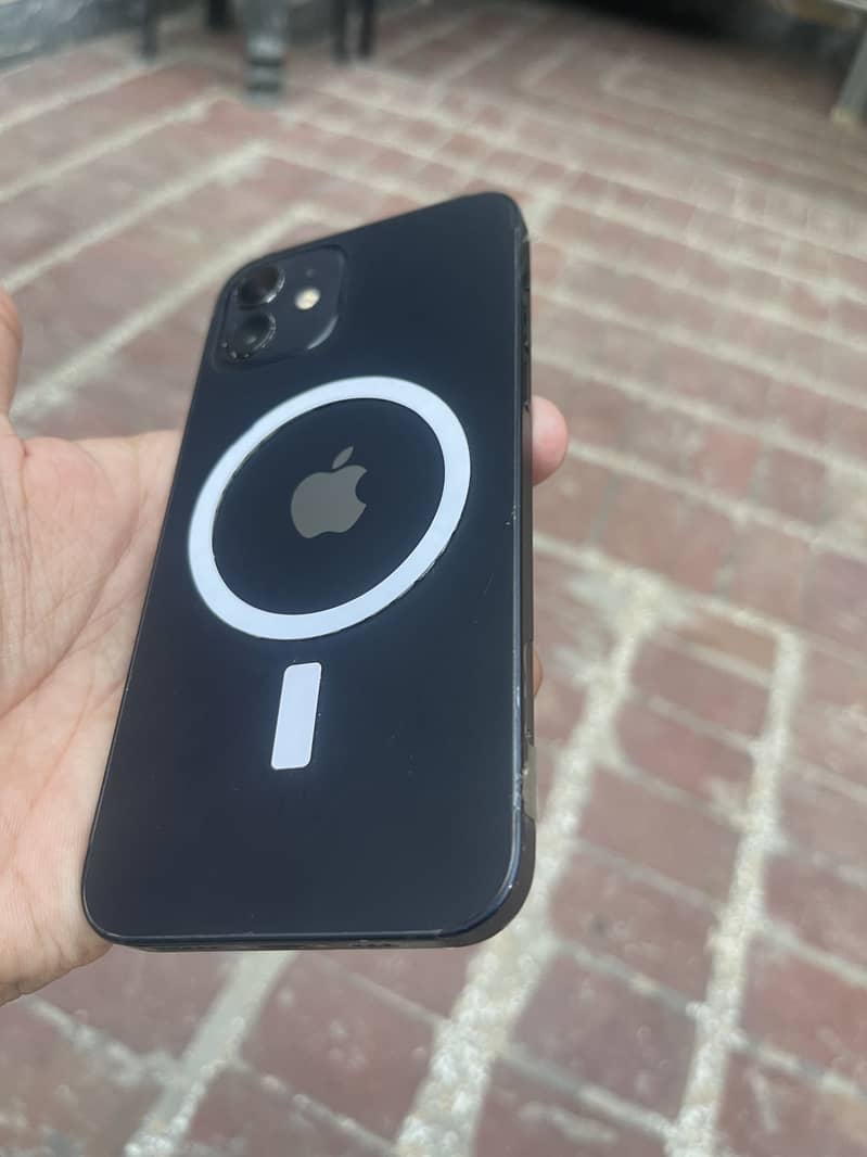 Apple iPhone 12 4