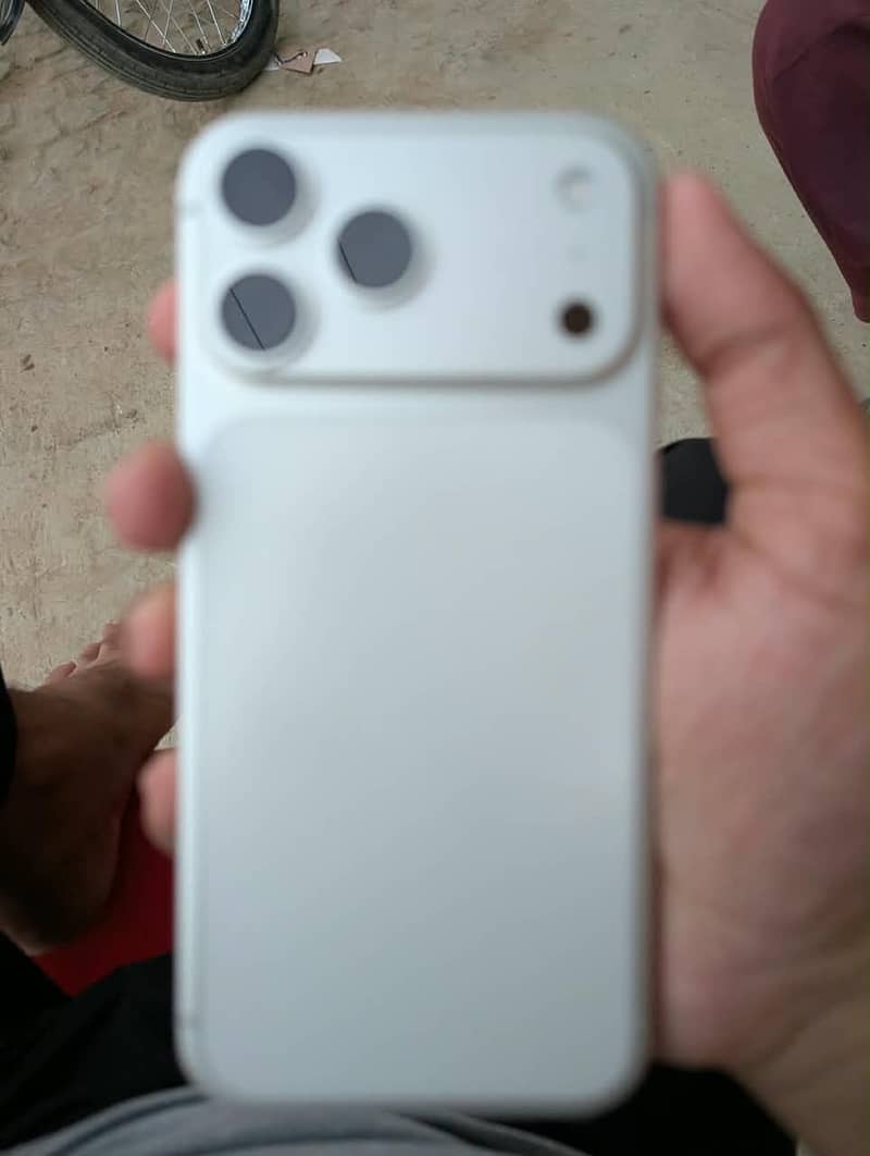 Apple iPhone 17 Pro Max 1