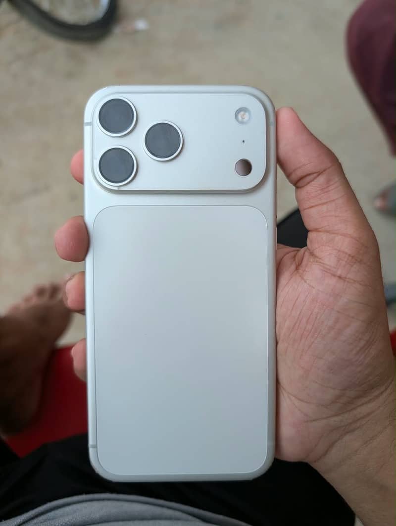 Apple iPhone 17 Pro Max 3
