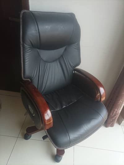 Office Executive & Reclining chairs Excellent condition - URGENT SALE