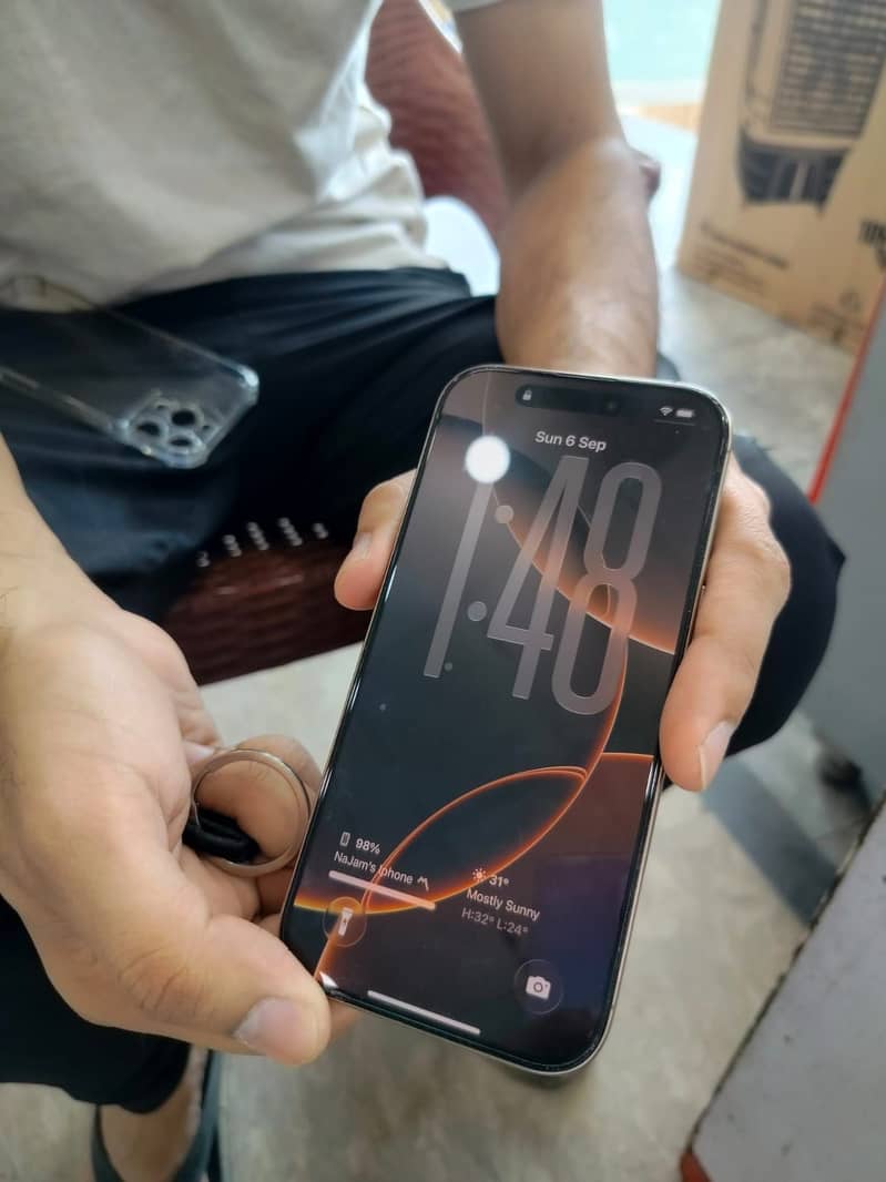 Apple iPhone 16 Pro 1