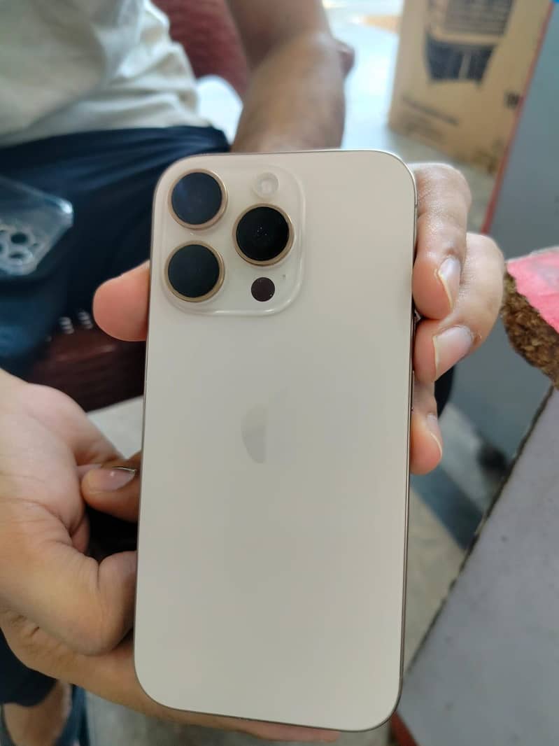 Apple iPhone 16 Pro 4