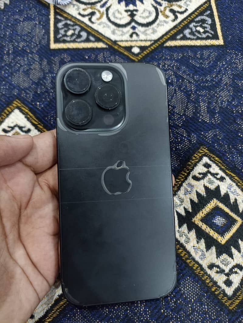 Apple iPhone 16 Pro 0