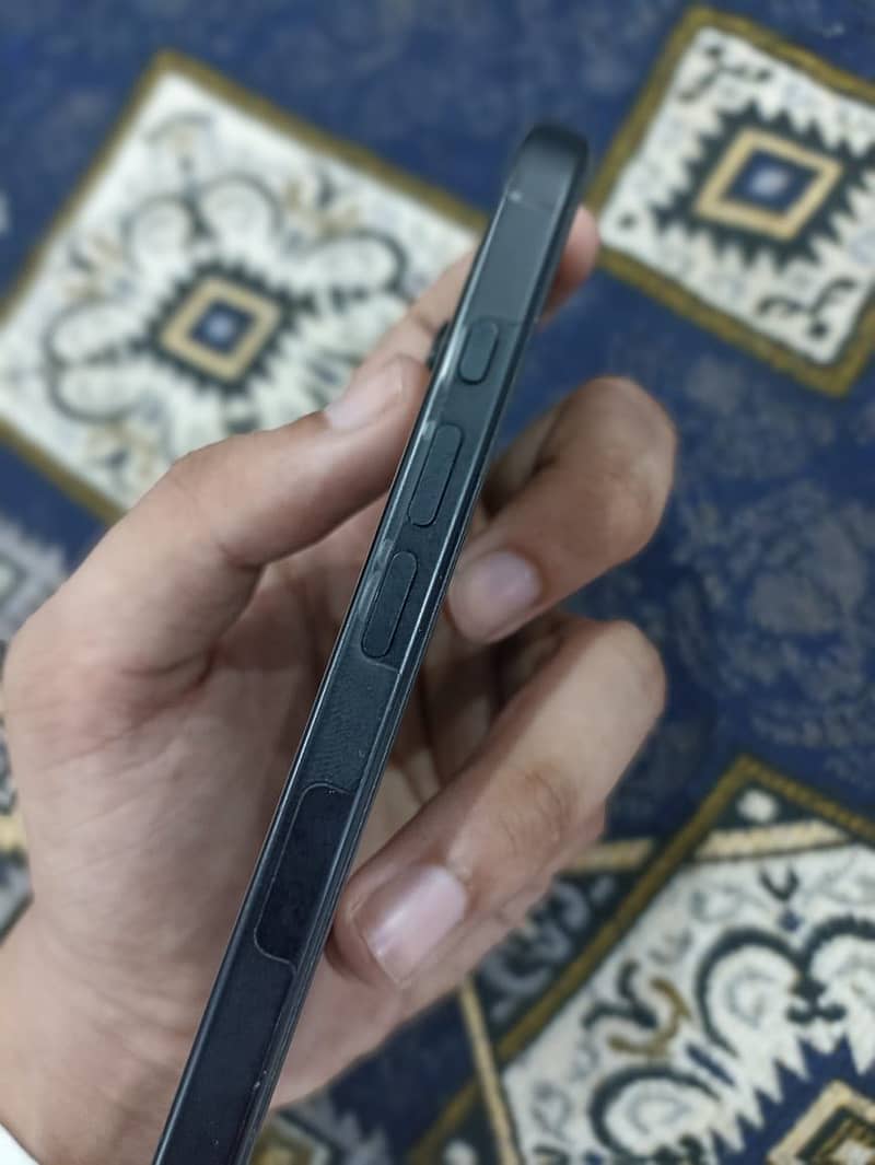 Apple iPhone 16 Pro 1