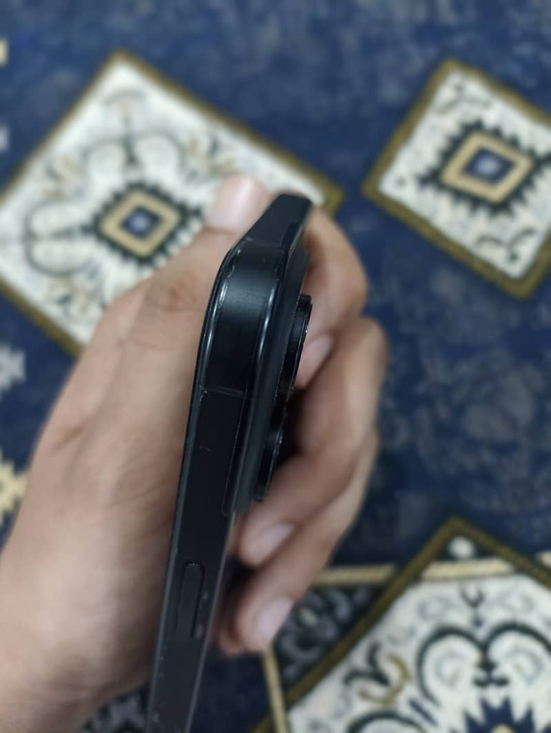 Apple iPhone 16 Pro 2