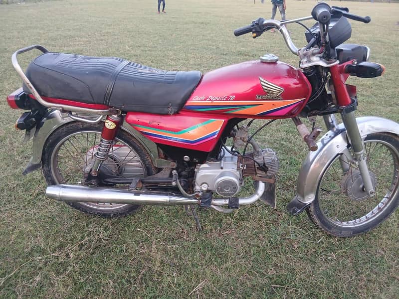 CD70 motorcycle 2