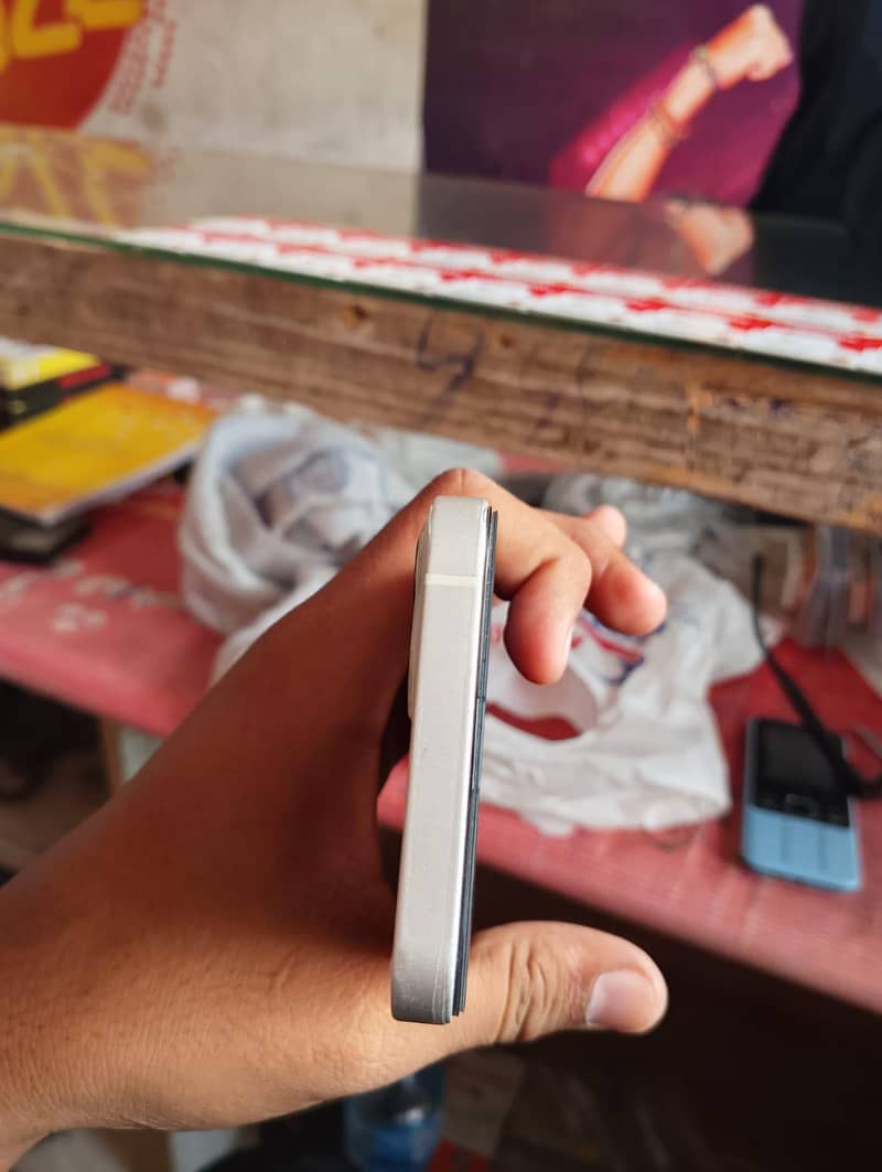Apple iPhone 13 1