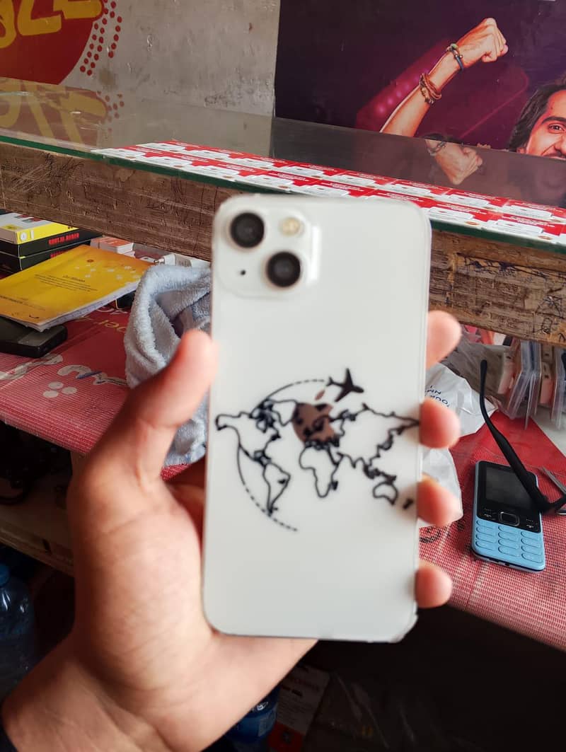 Apple iPhone 13 4