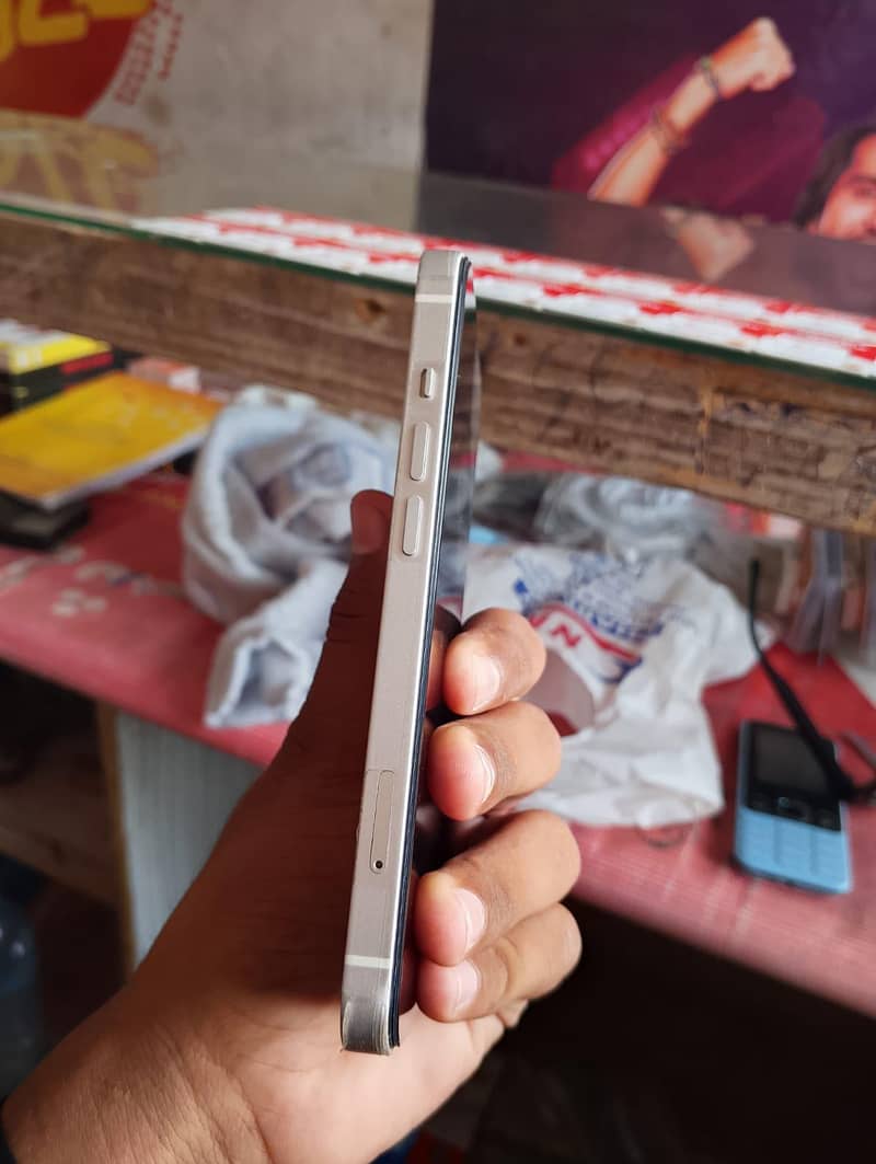 Apple iPhone 13 5