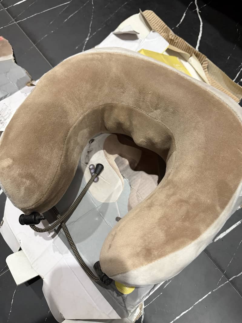 U shape neck pillow 0