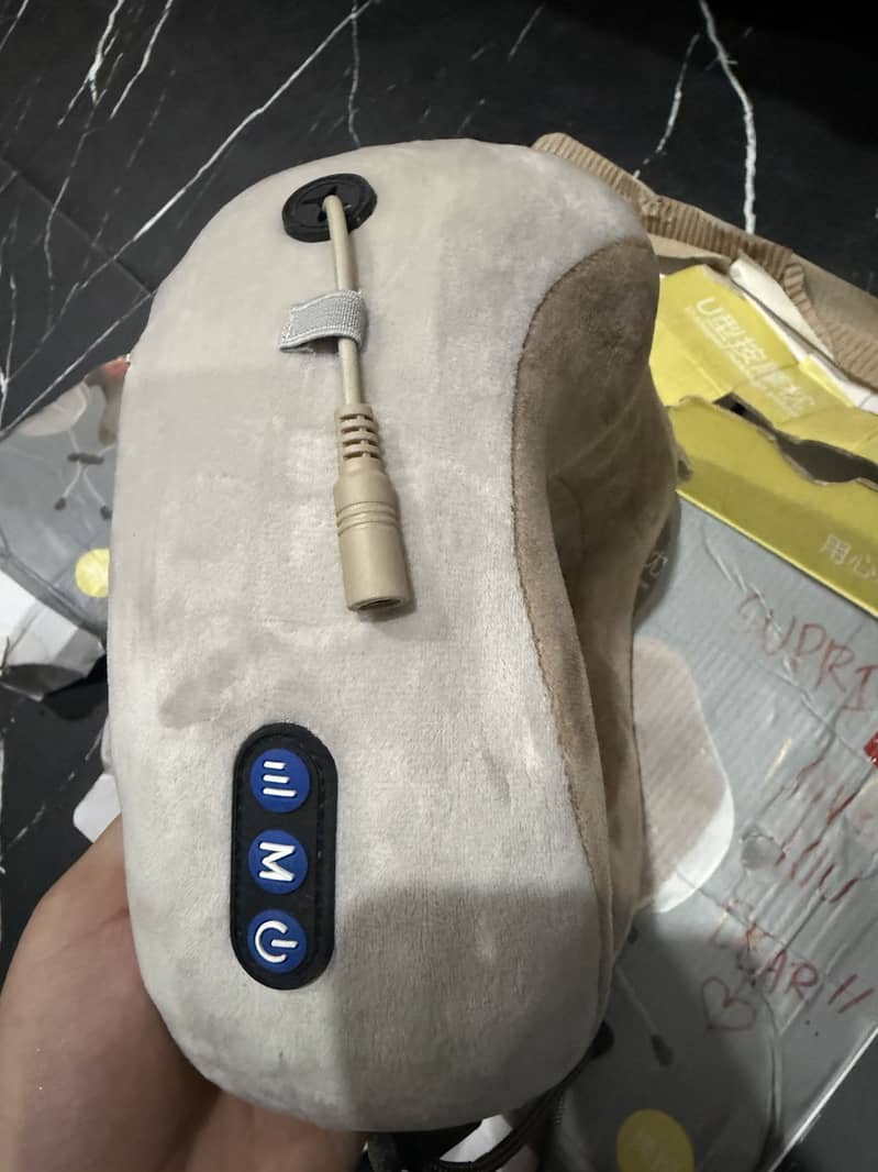 U shape neck pillow 1