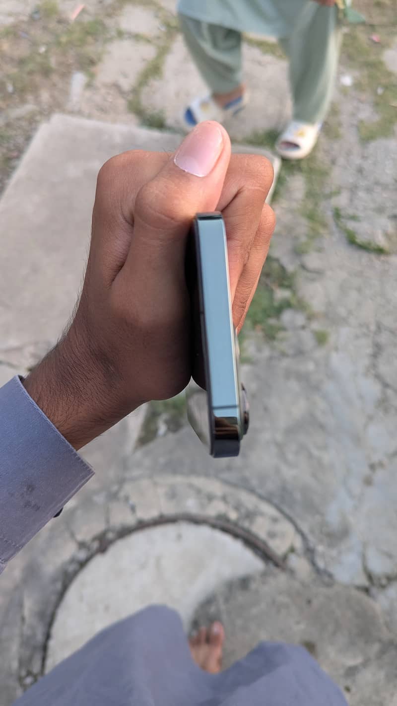 Apple iPhone 13 Pro 1