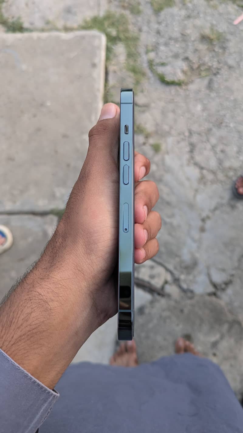Apple iPhone 13 Pro 4
